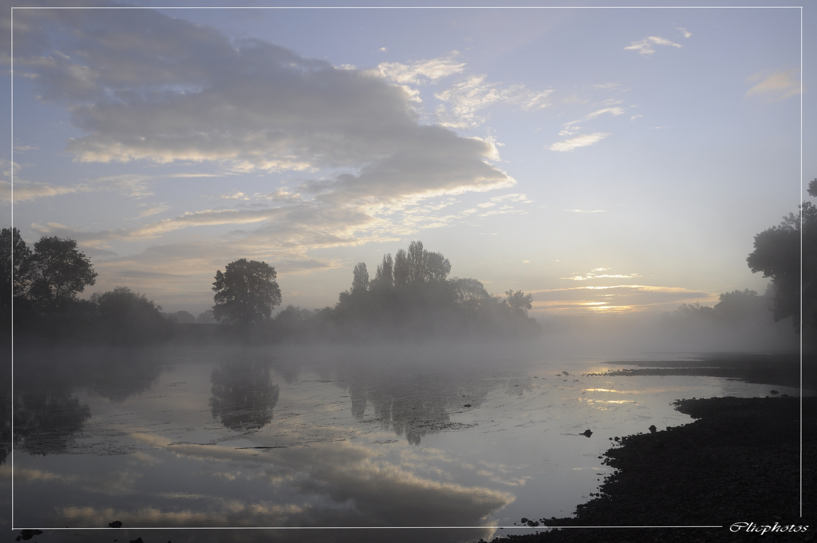 sous la brume