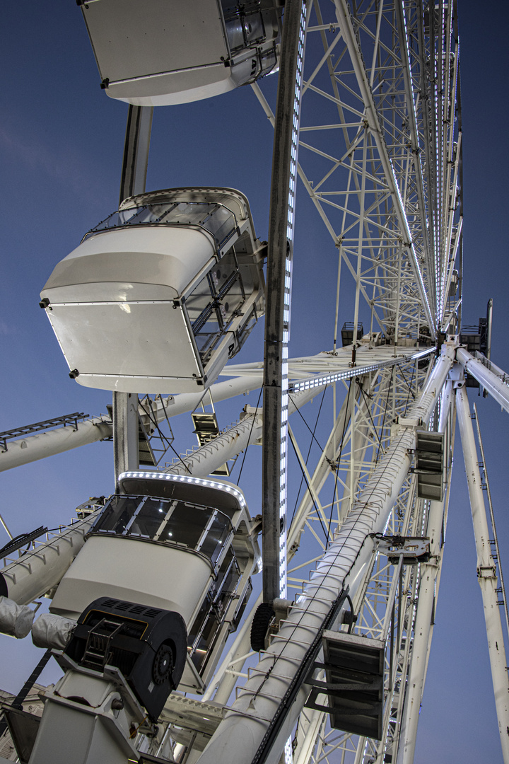 Sous la grande roue.