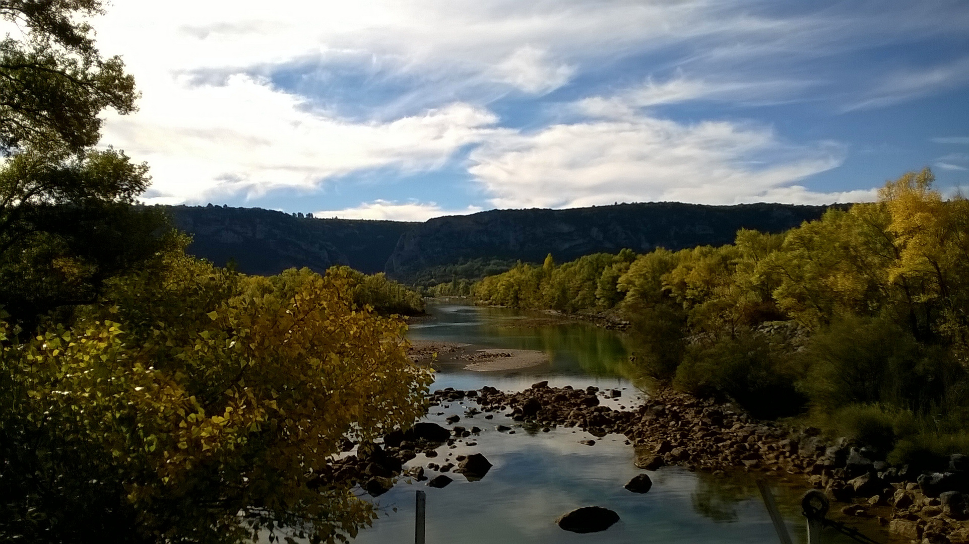 Sous le barrage de Quinson