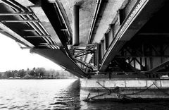 Sous le pont...