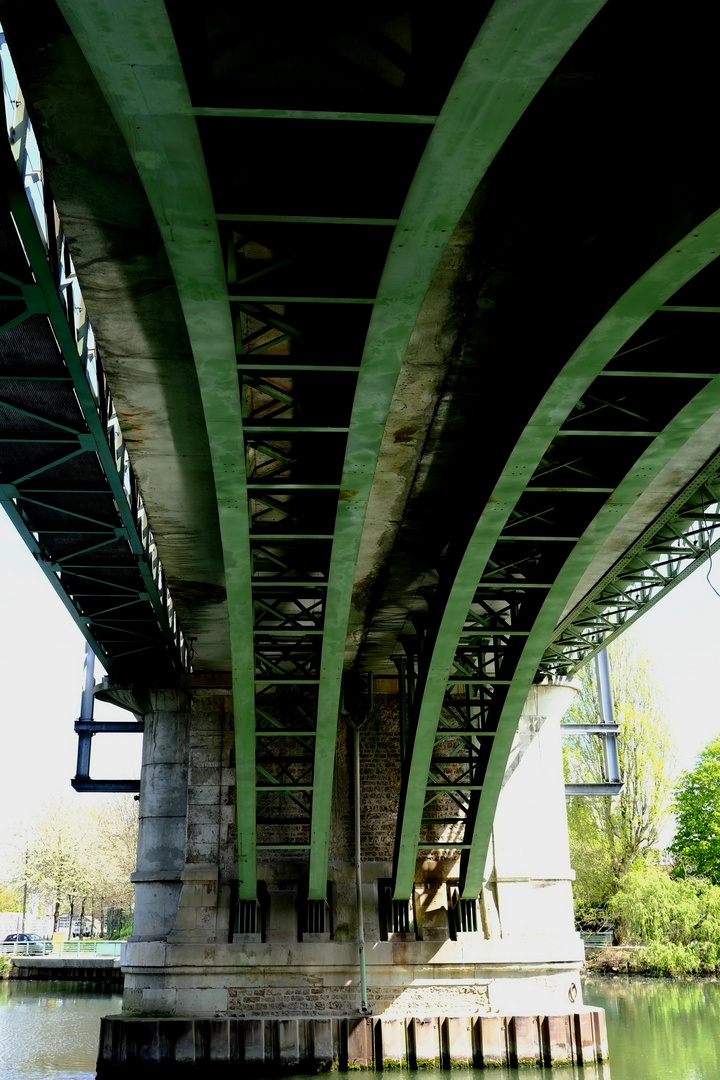 sous le pont 