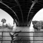 Sous le pont