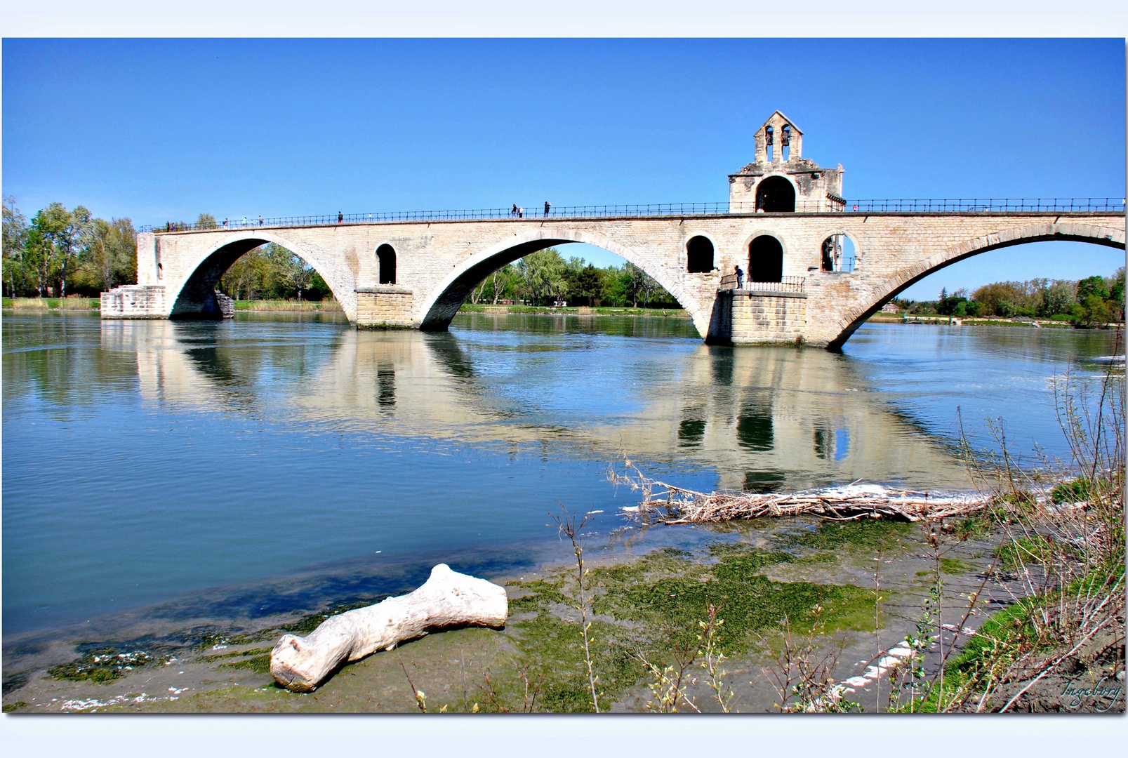 Sous le Pont . . .