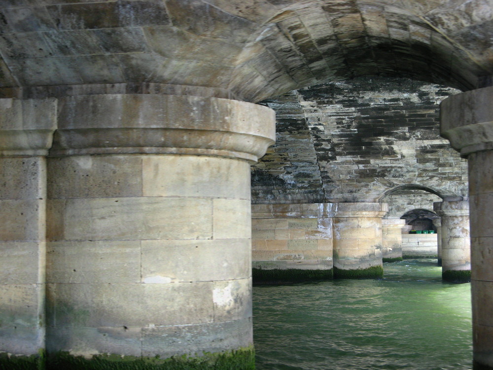 Sous le pont