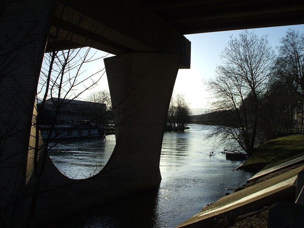 Sous le pont