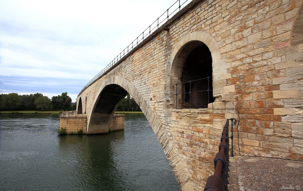 Sous le pont d'Avignon ......