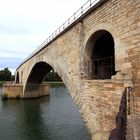 Sous le pont d'Avignon ......