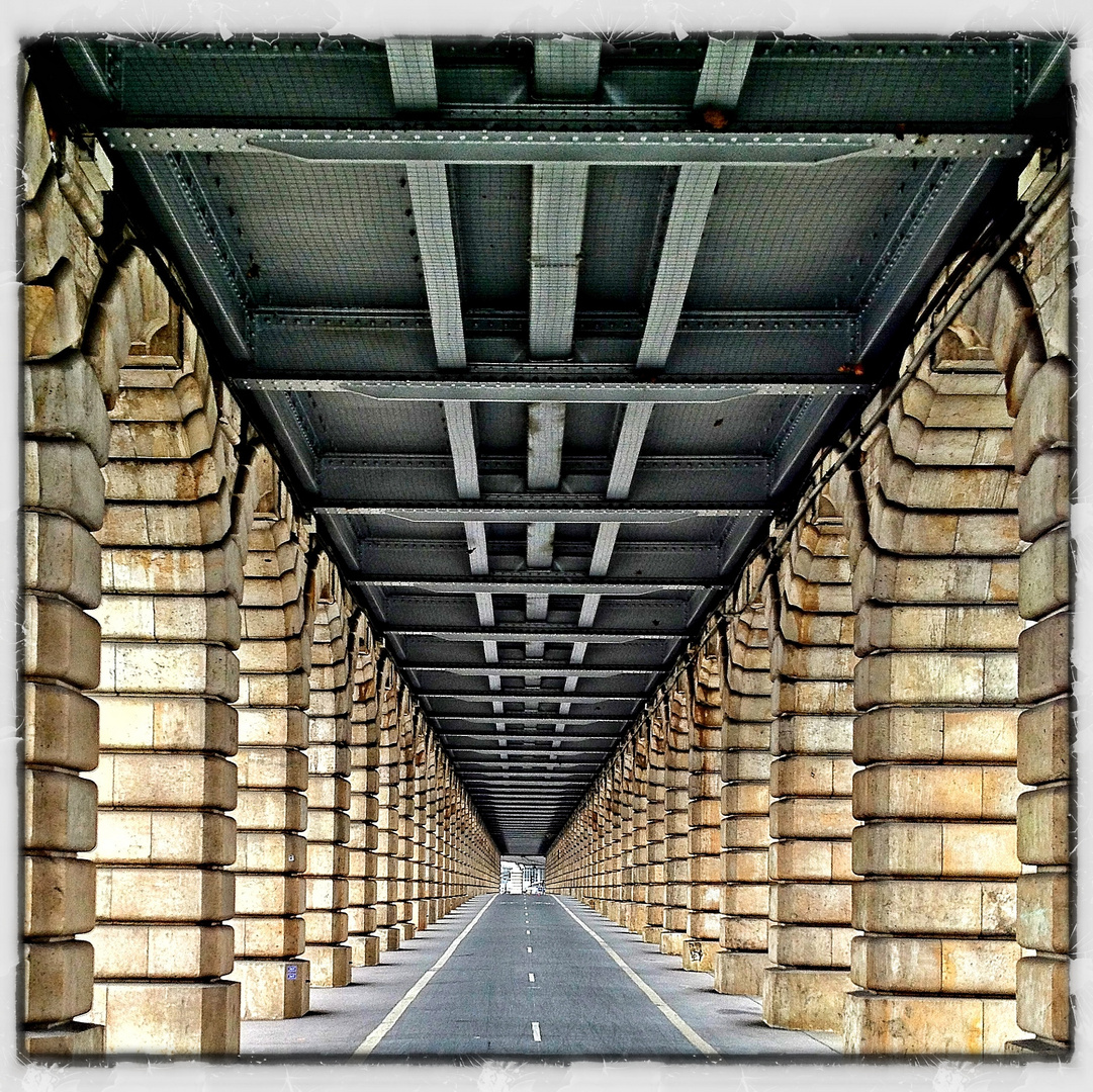 Sous le pont de Bercy ....