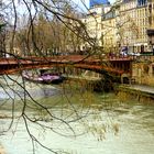 Sous le pont de Paris