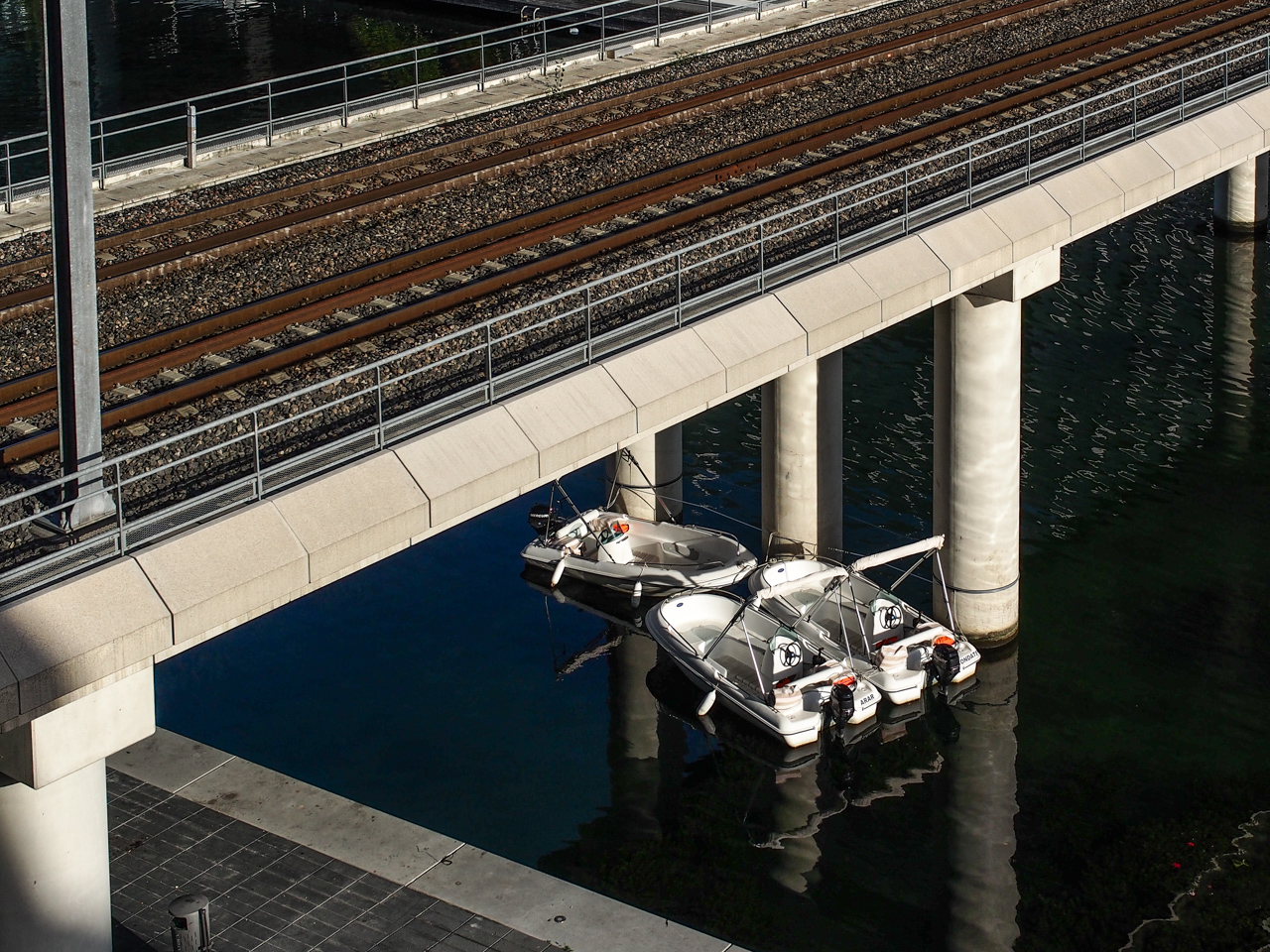 sous le pont du chemin de fer