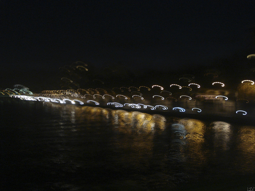 Sous le pont Mirabeau...