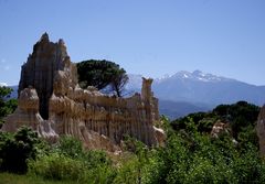 Sous le regard du Canigou , Les orgues d'Ille sur Têt ....