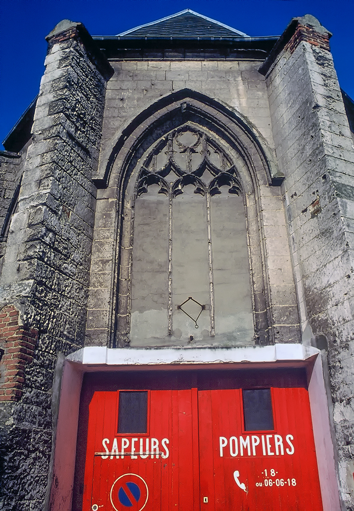 Sous l'égide de Dieu...