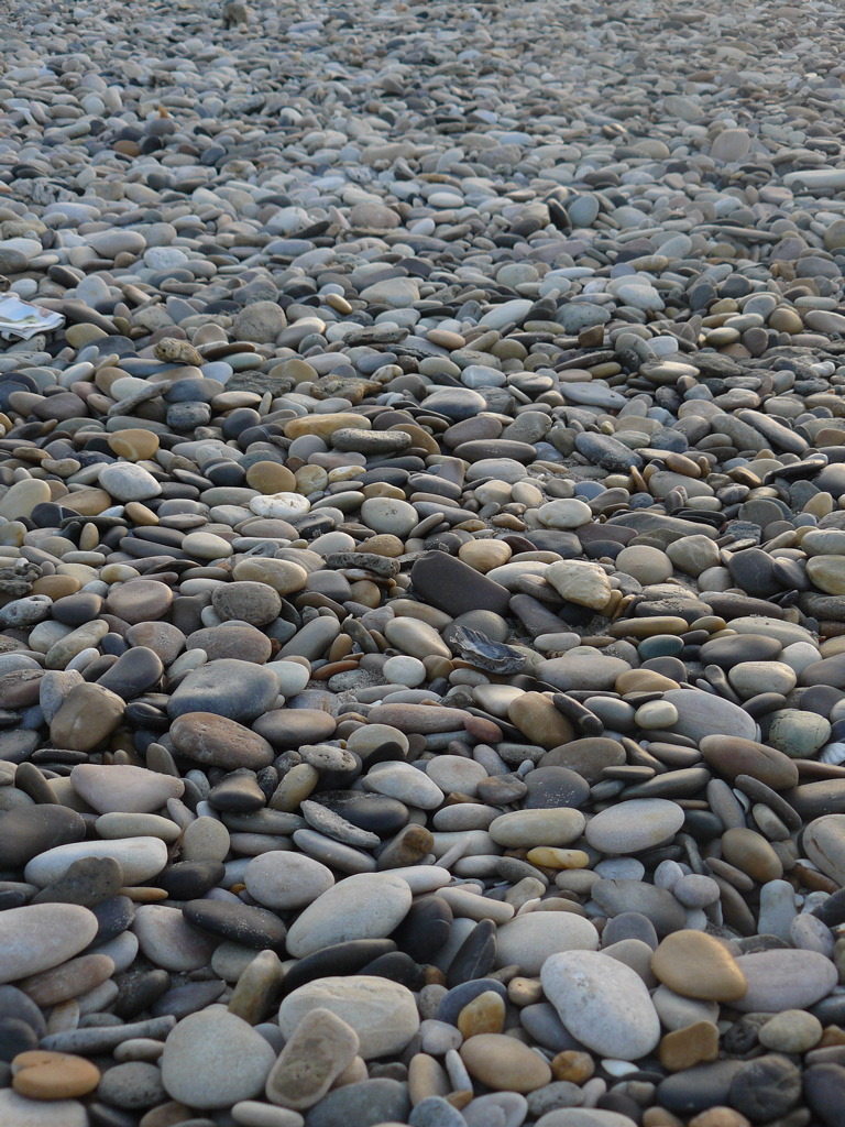 Sous les galets, la Mer