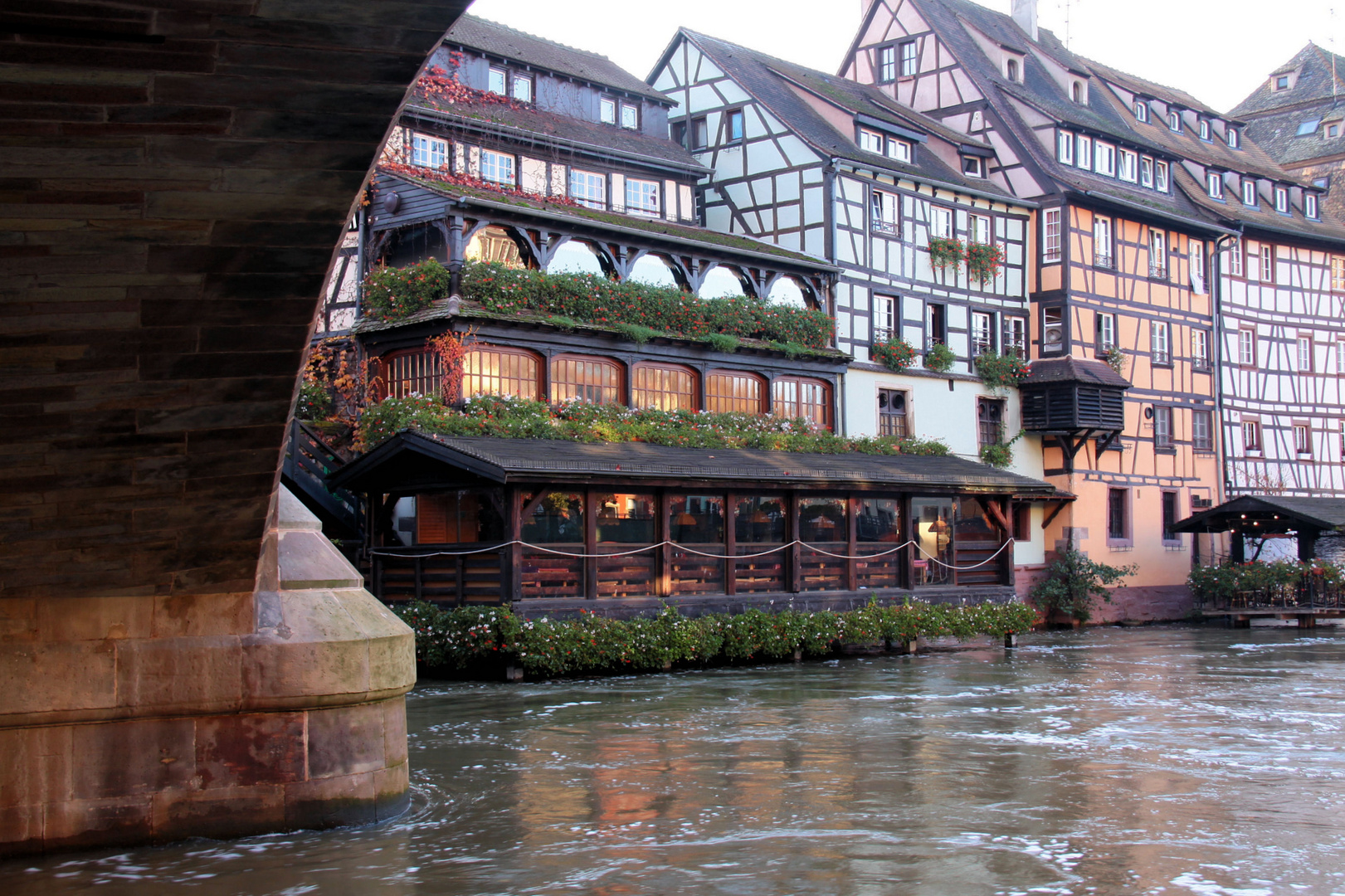 sous les ponts de ......Strasbourg!