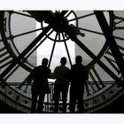 Sous l'horloge de la gare d'Orsay.