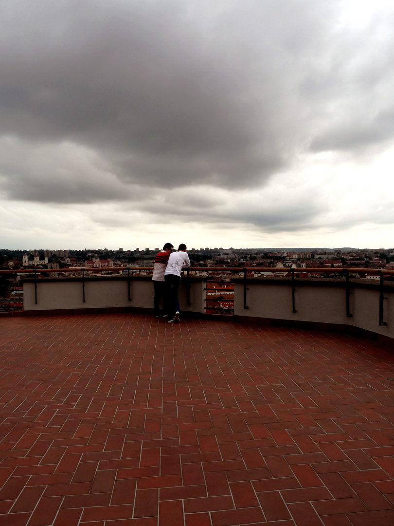 Sous un ciel d'orage. (Vilnius)