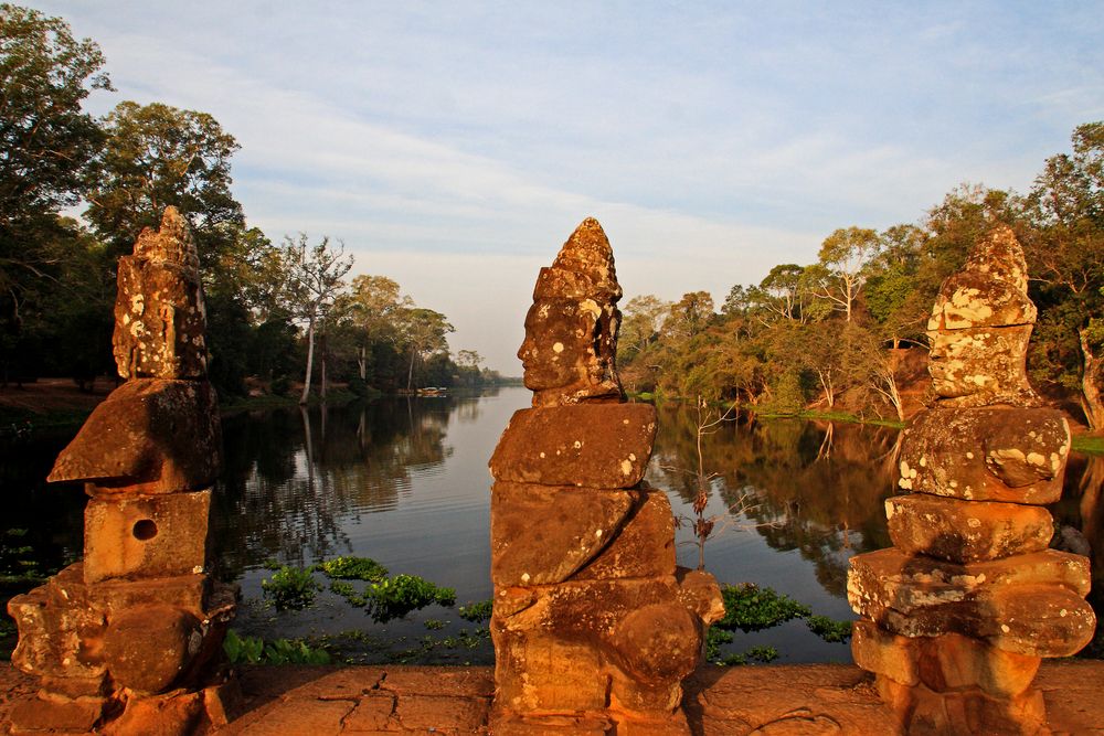 south gate angkor wat