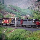 Southern Pacific Freight Train auf der Fahrt durch die Rocky Mountains bei Vail,CO