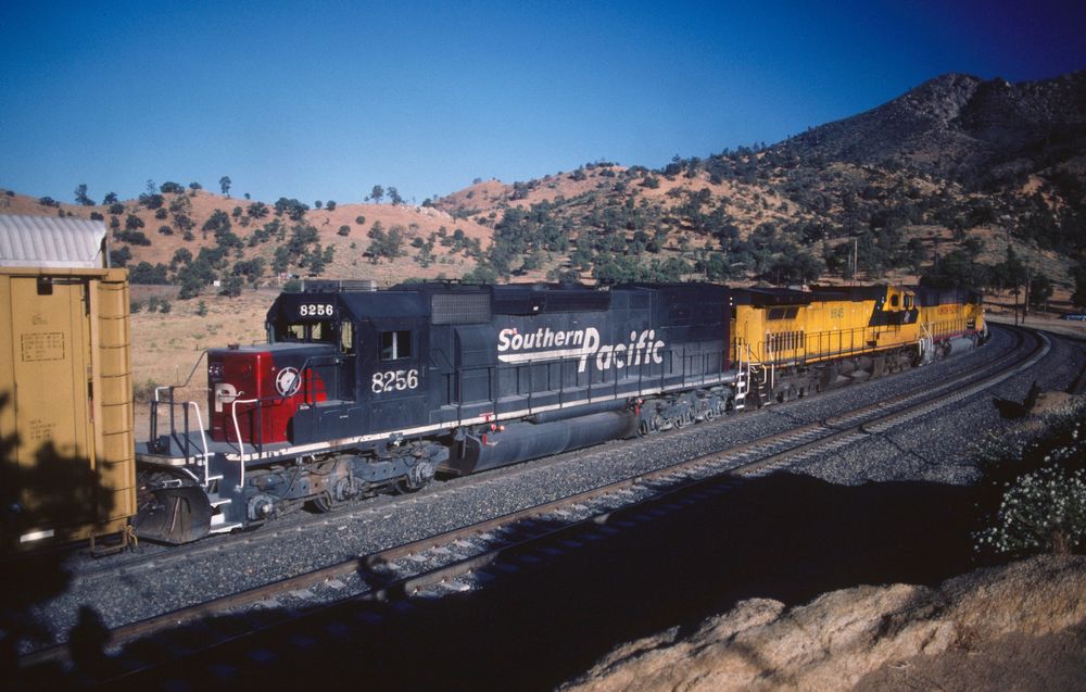 Southern Pacific Tunnel Engine EMD SD40-2T SP#8256, GE 8-40CW C&NW#8645