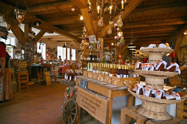 Souvenir und Cafe im ehemaligen Schafstall