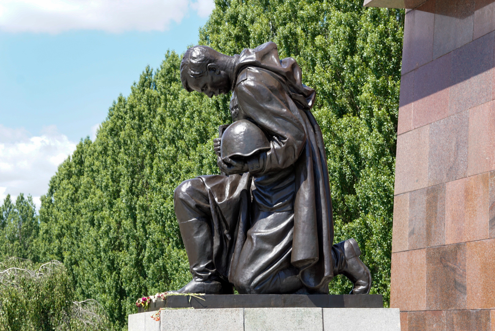 Sow. Ehrendenkmal