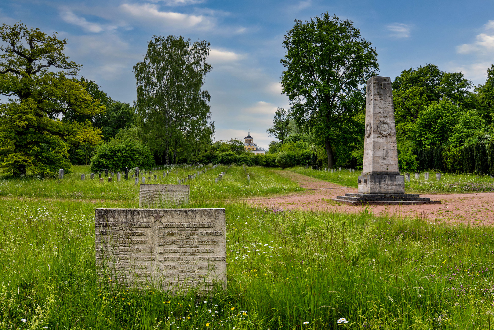 Sowjetischer Friedhof im Schlosspark Belvedere 01