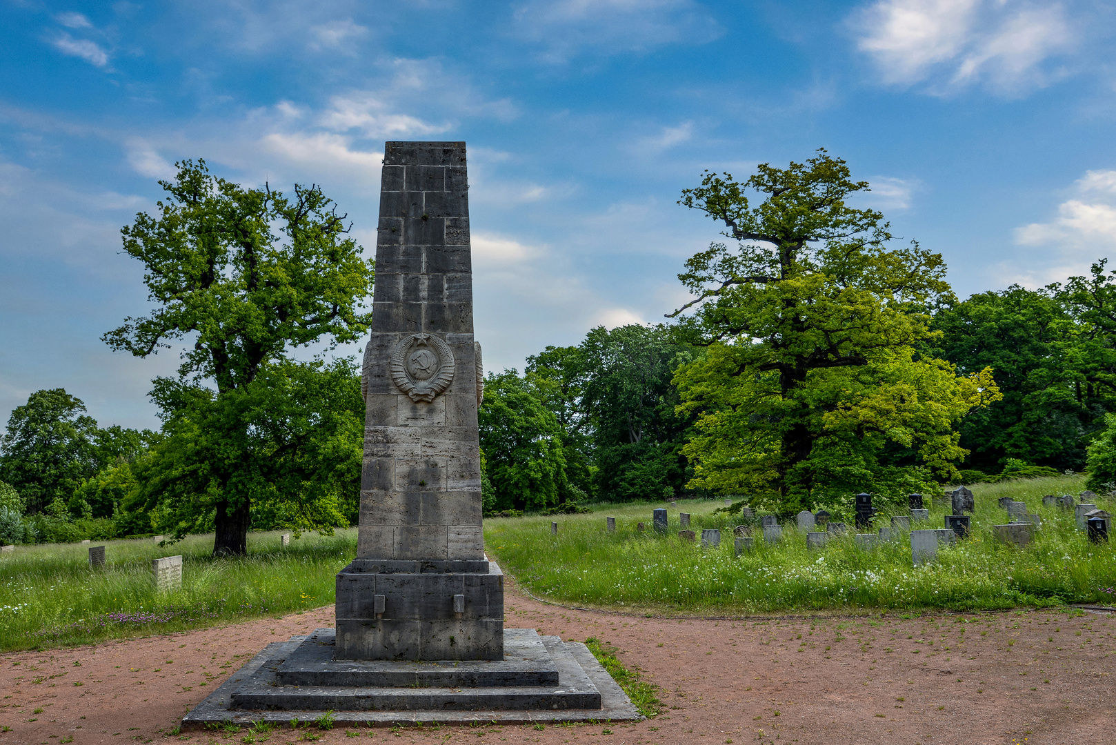 Sowjetischer Friedhof im Schlosspark Belvedere 04