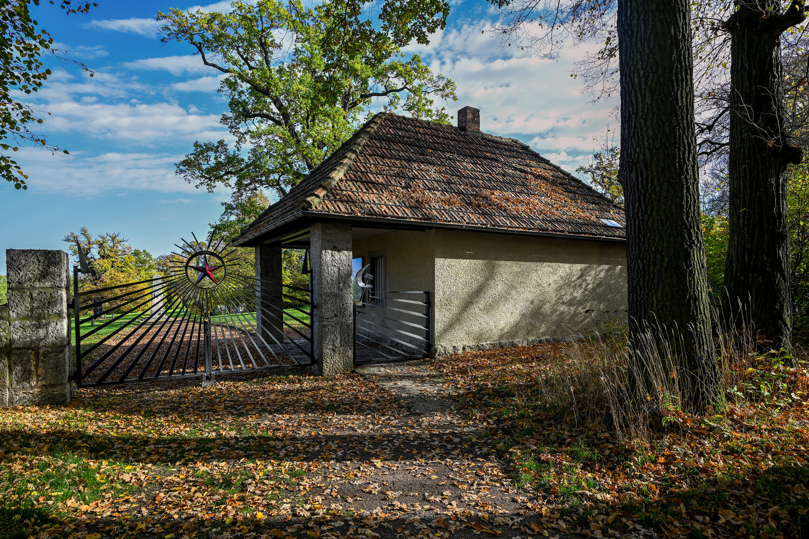 Sowjetischer Friedhof im Schlosspark Belvedere 06