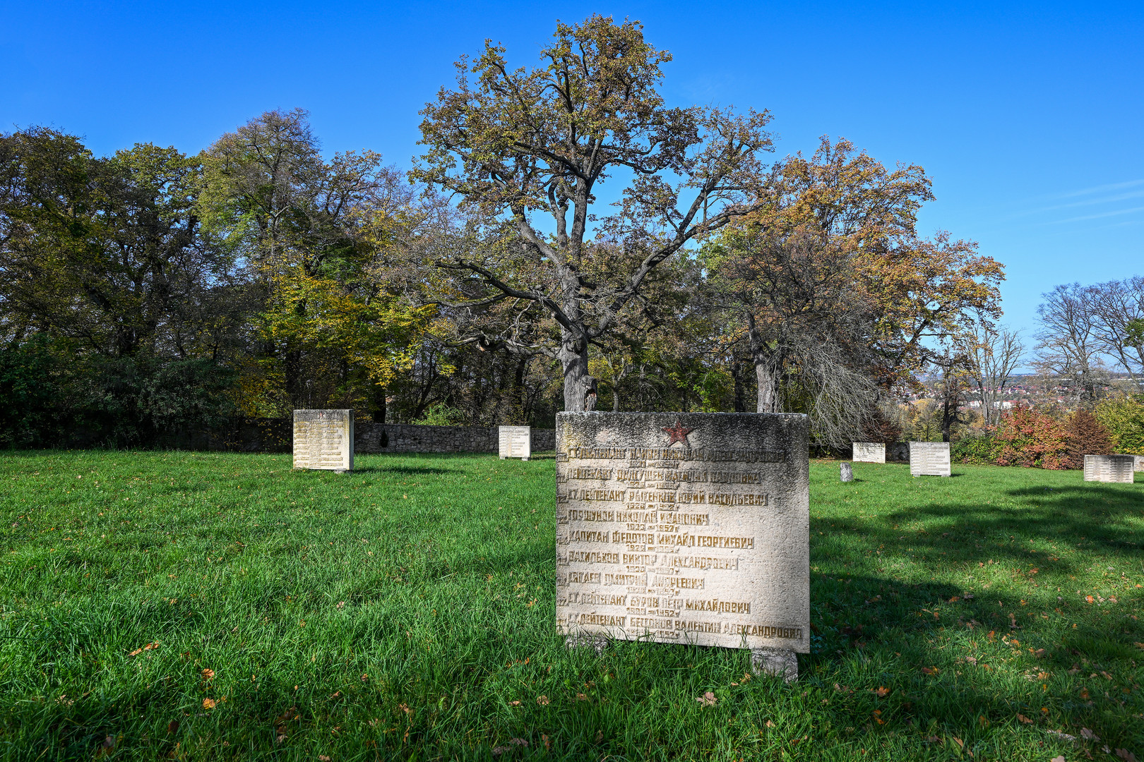 Sowjetischer Friedhof im Schlosspark Belvedere 08