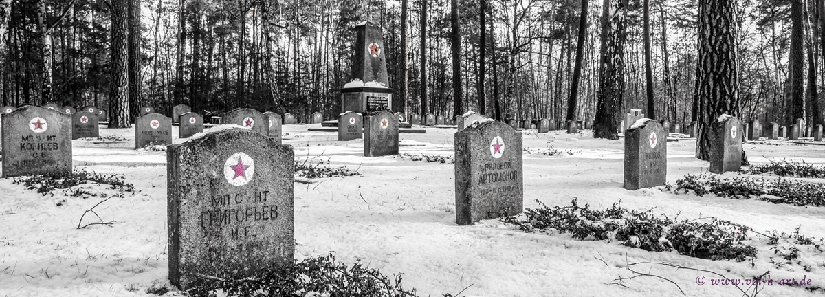 Sowjetischer Friedhof im Winter - Silent Places