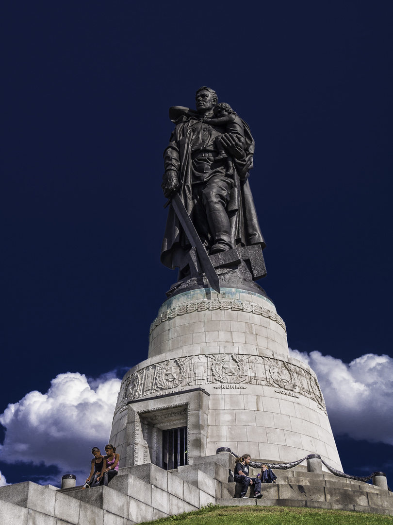 Sowjetisches Ehrenmahl am Treptower Park zu Berlin