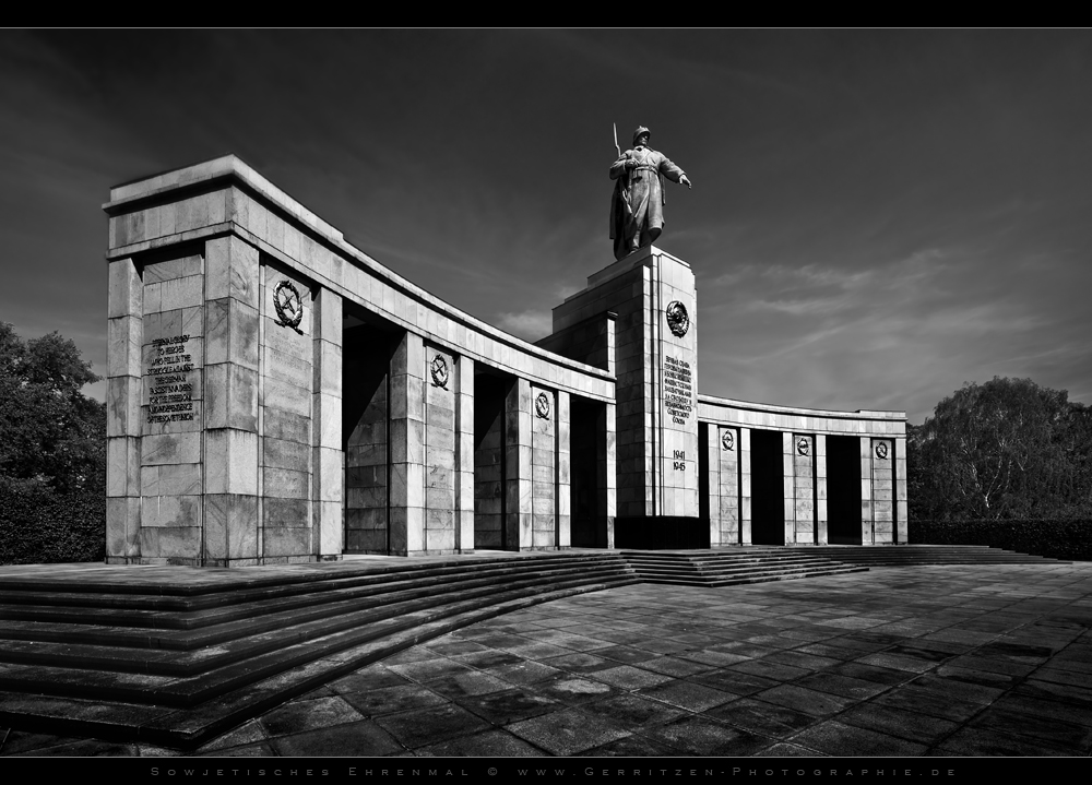 *Sowjetisches Ehrenmal - Berlin*