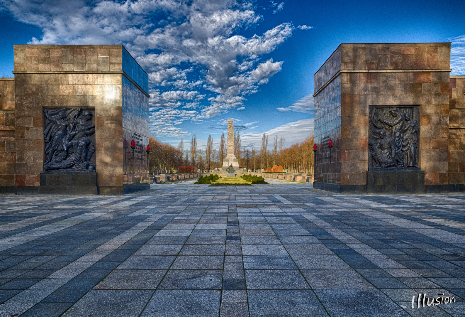 Sowjetisches Ehrenmal in Berlin, Eingang