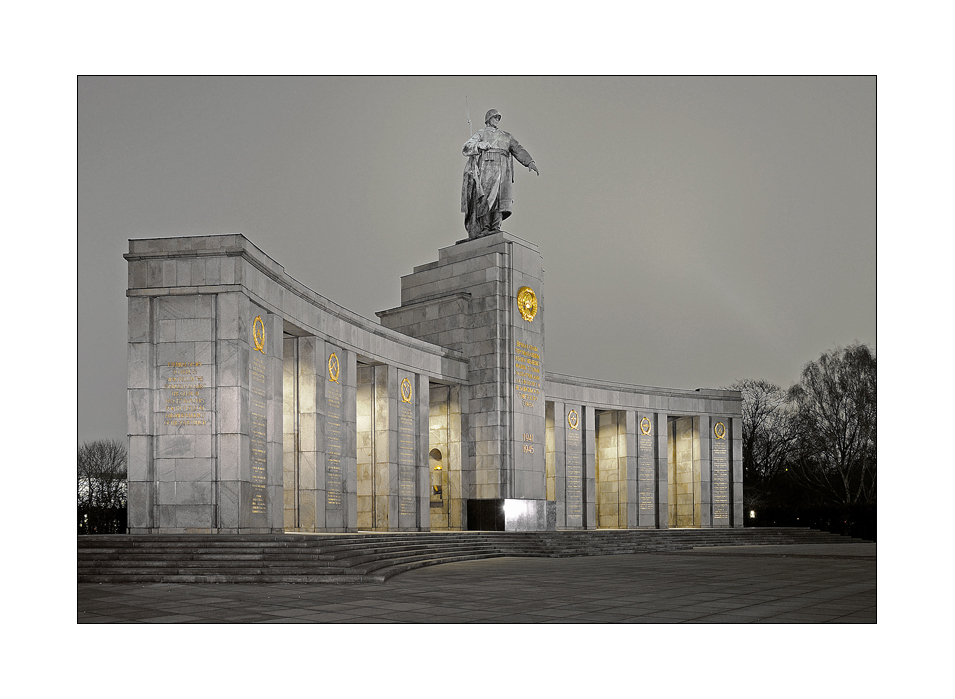 Sowjetisches Ehrenmal in Berlin Tiergarten