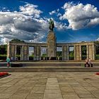 ... Sowjetisches Ehrenmal (Tiergarten) ...