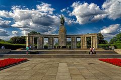 ... Sowjetisches Ehrenmal (Tiergarten) ...