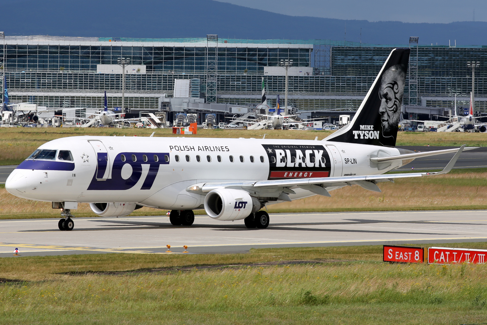 SP-LIN (LOT Polish Airlines Embraer ERJ-175-200STD)