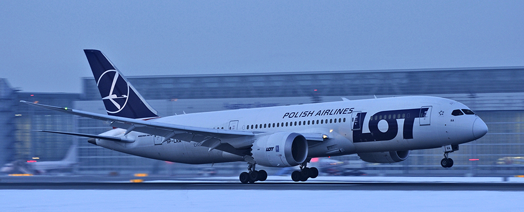 SP-LRA - LOT Polish Airlines - Boeing 787-8 Dreamliner