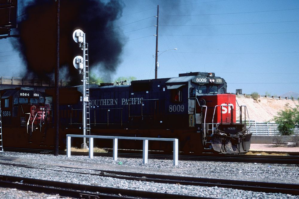 SP#8009, SP#8564 fahren in der Yard von Tucson, AZ ein...