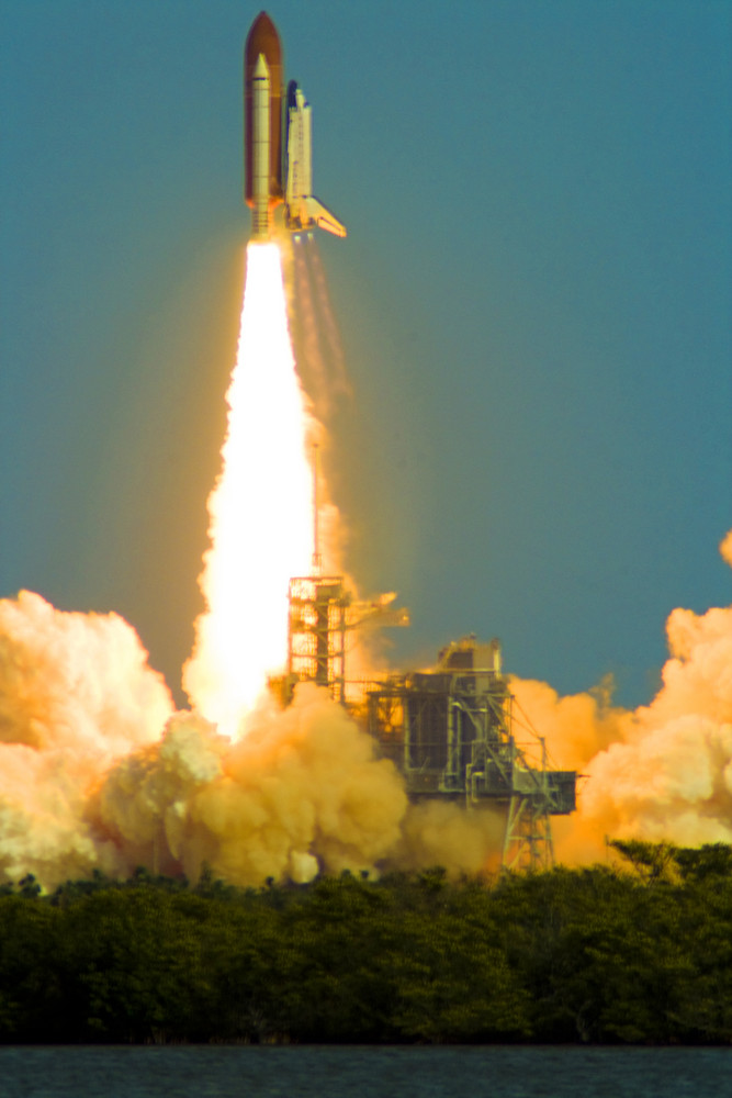 - SPACE SHUTTLE MISSION STS-122 - Lift Off