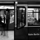 Spät abends in der S-Bahn - oder - der skeptische Blick 