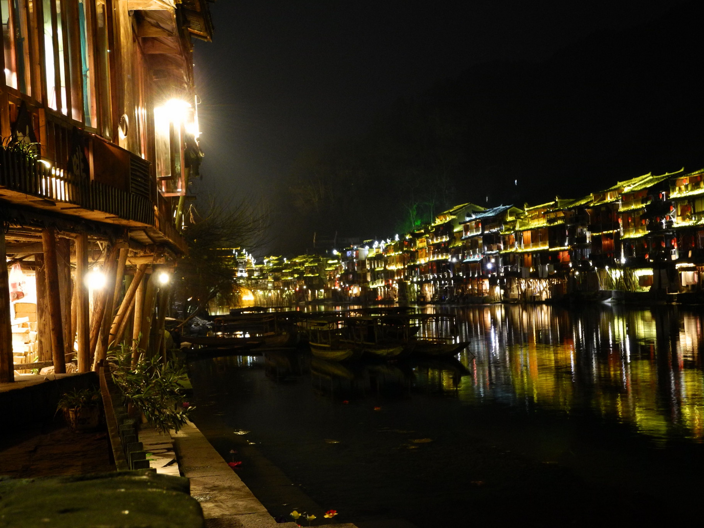 Spätabends in Fenghuang - Hunan / VRC 2013 - 1