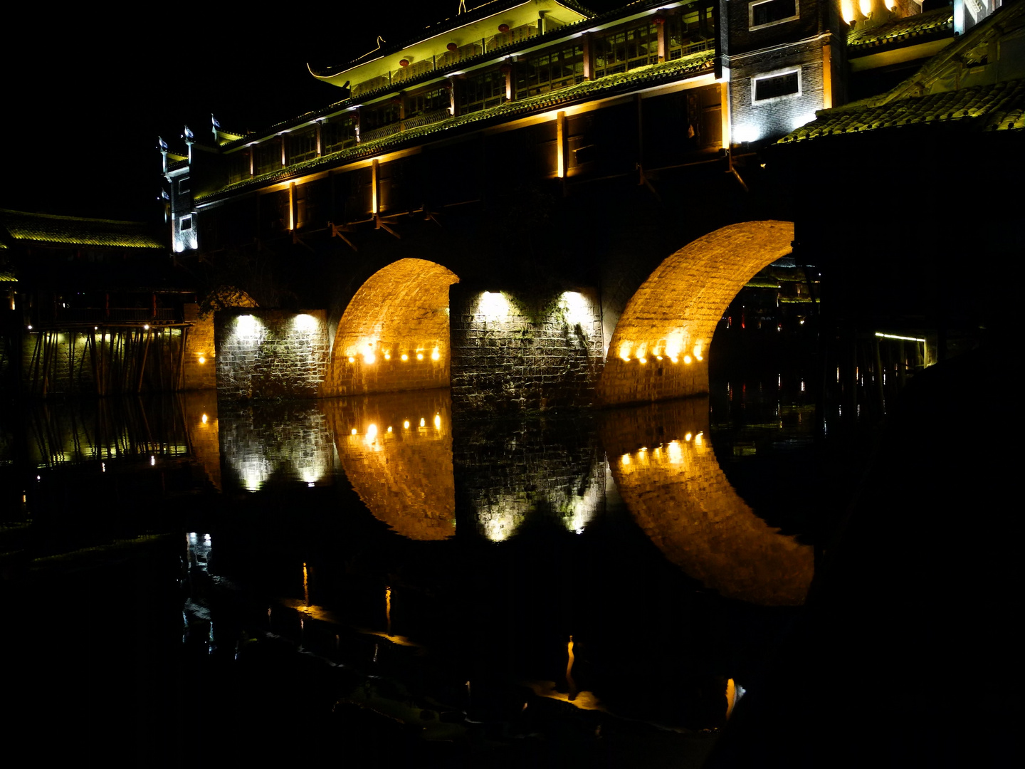 Spätabends in FengHuang - Hunan / VRC 2013 - 5