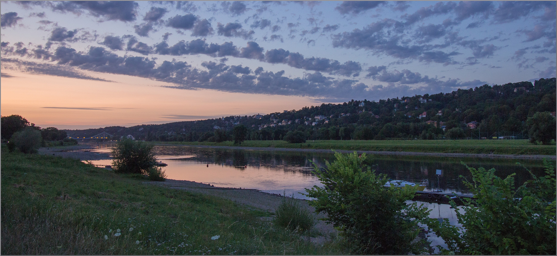 Später Abend an der Elbe