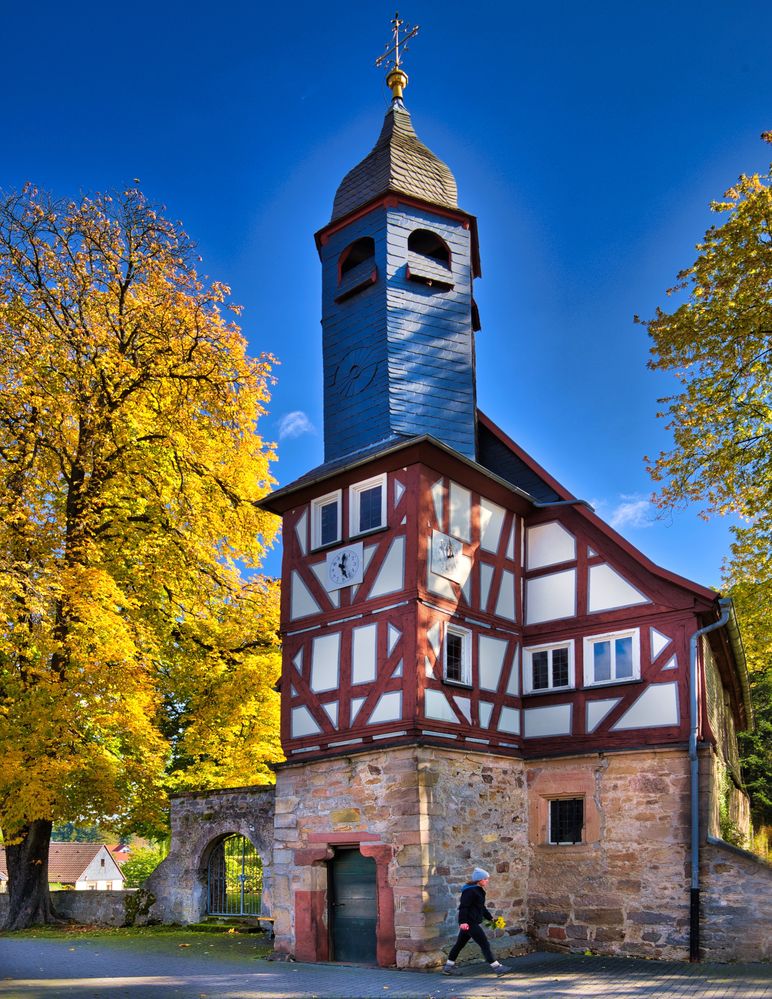 Spätgotische Friedhofskapelle...