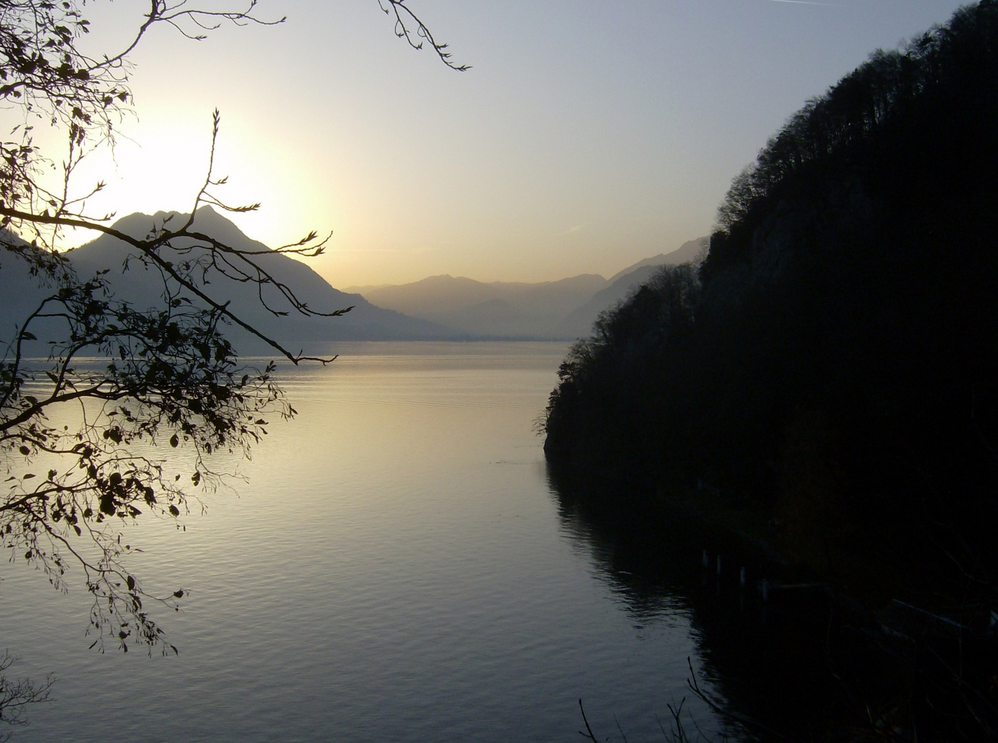 Spätherbst am Vierwaldstättersee bei Gersau, Schweiz