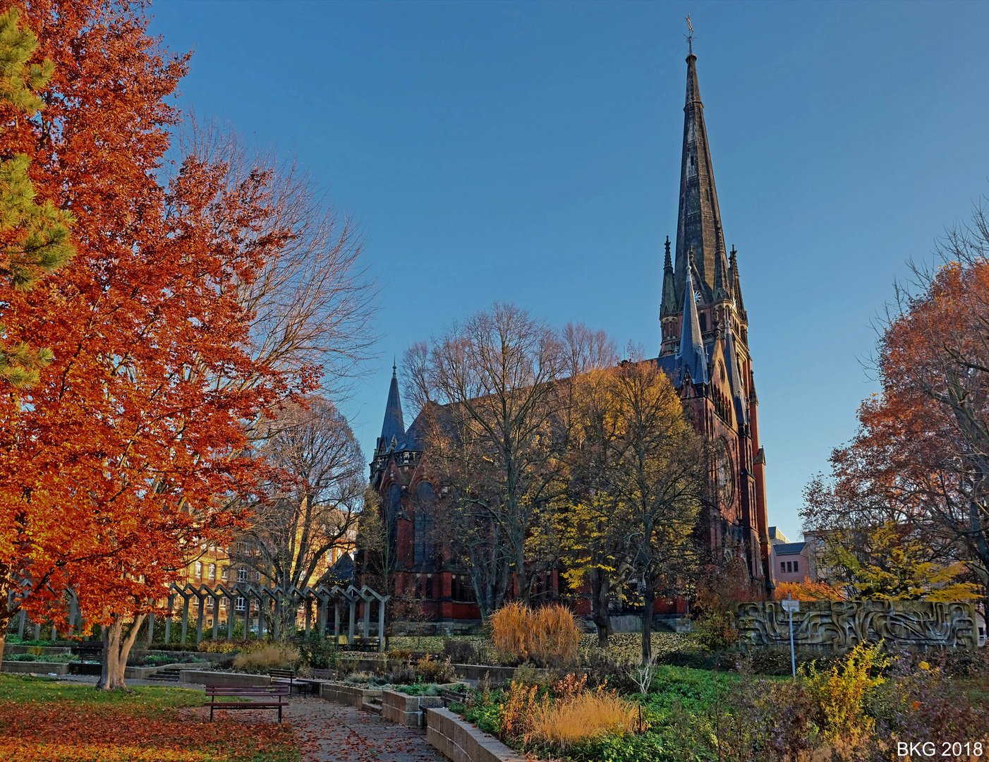 Spätherbst im Licht- und Farbspektakel Johanniskirche Gera 