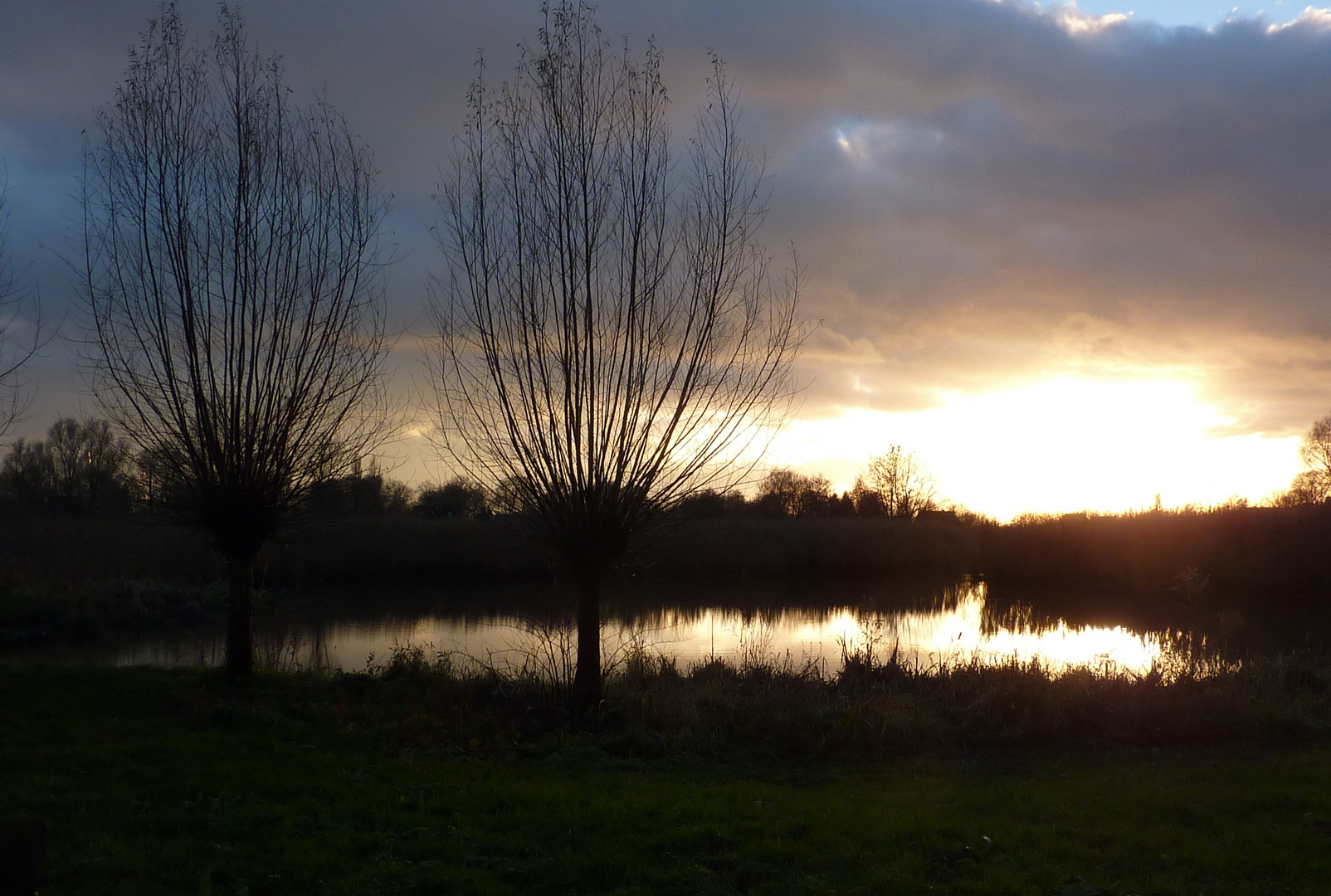 Spätnachmittag an der Weser bei Bremen