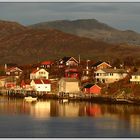 Spätnachmittagsonne auf Brønnøysund